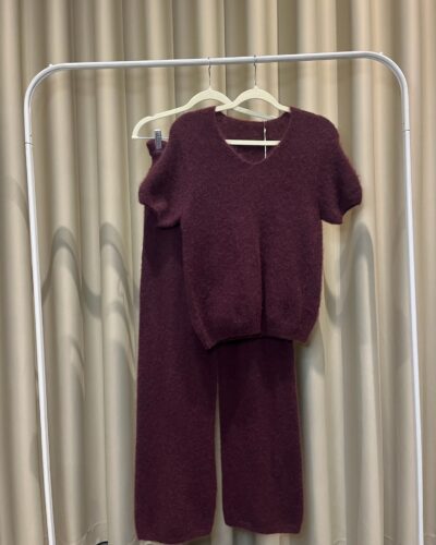 Bordo pūkuotas su kelnėm