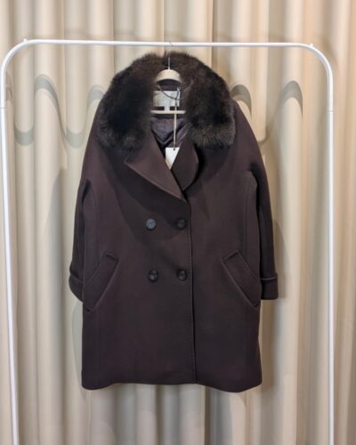 Rudas trumpesnis su apykakle