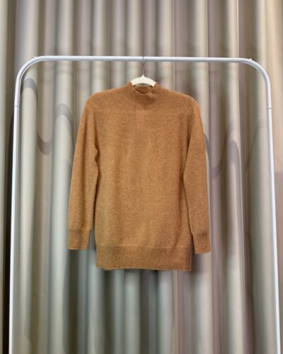 Taupe V-neck (Kopija) (Kopija) (Kopija) (Kopija) (Kopija) (Kopija)