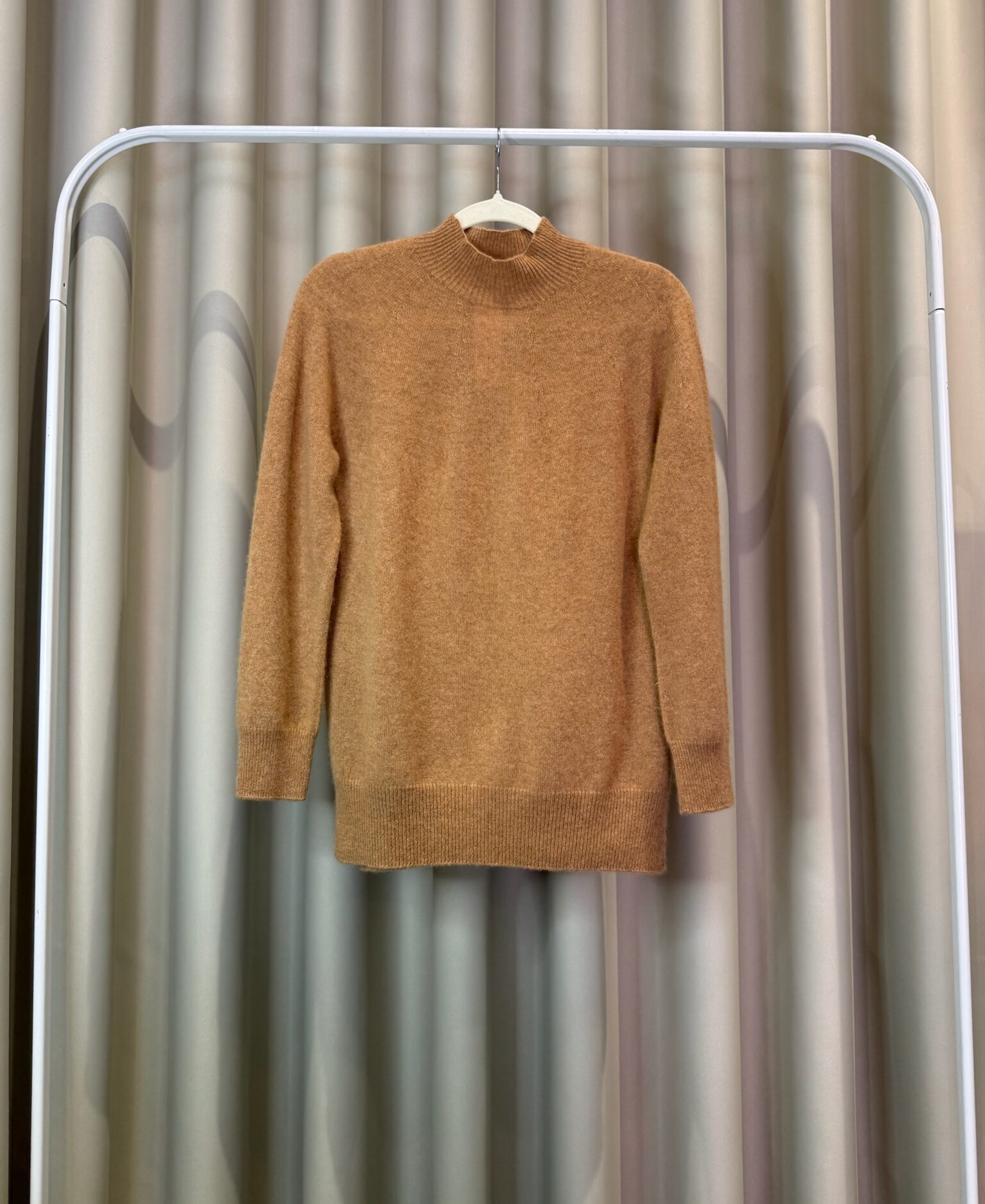 Taupe V-neck (Kopija) (Kopija) (Kopija) (Kopija) (Kopija) (Kopija)
