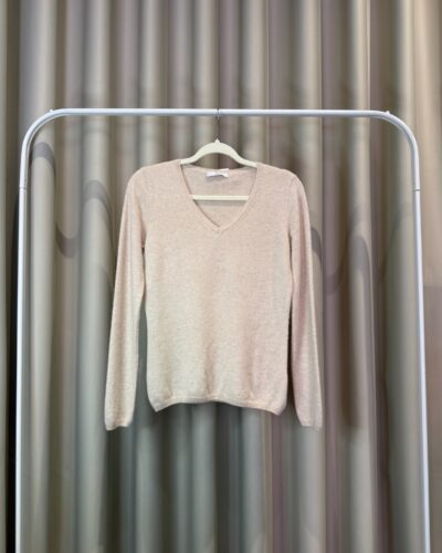 Taupe V-neck (Kopija) (Kopija) (Kopija) (Kopija) (Kopija) (Kopija) (Kopija)