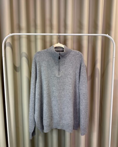 Taupe V-neck (Kopija) (Kopija) (Kopija) (Kopija) (Kopija) (Kopija) (Kopija) (Kopija) (Kopija) (Kopija)