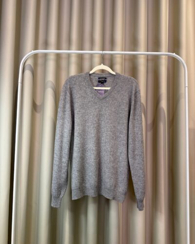 Taupe V-neck (Kopija) (Kopija) (Kopija) (Kopija) (Kopija) (Kopija) (Kopija) (Kopija) (Kopija) (Kopija) (Kopija)