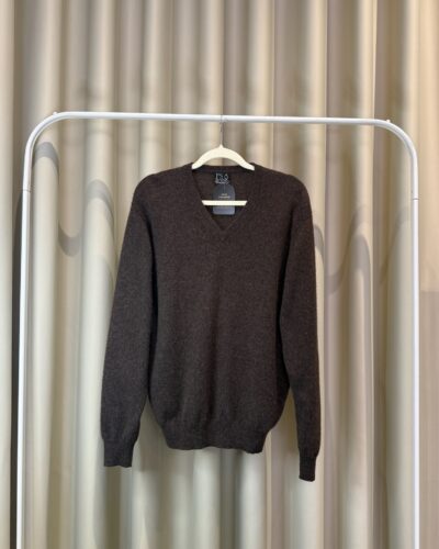 Taupe V-neck (Kopija) (Kopija) (Kopija) (Kopija) (Kopija) (Kopija) (Kopija) (Kopija) (Kopija) (Kopija) (Kopija) (Kopija) (Kopija)